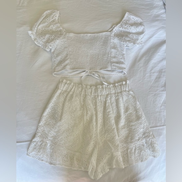 Matching set - white lace top (M) and shorts (S) - Picture 2 of 8